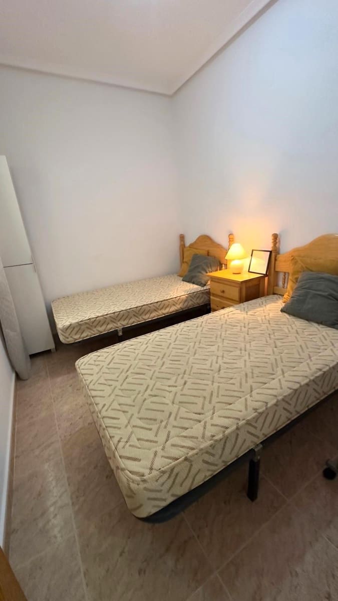 Appartement de 2 chambres à louer à Torrevieja avec garage - 850 € (Ref: 9411103)