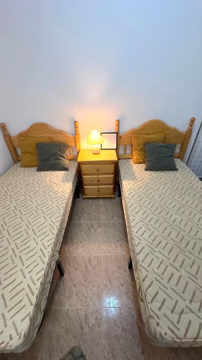 Appartement de 2 chambres à louer à Torrevieja avec garage - 850 € (Ref: 9411103)