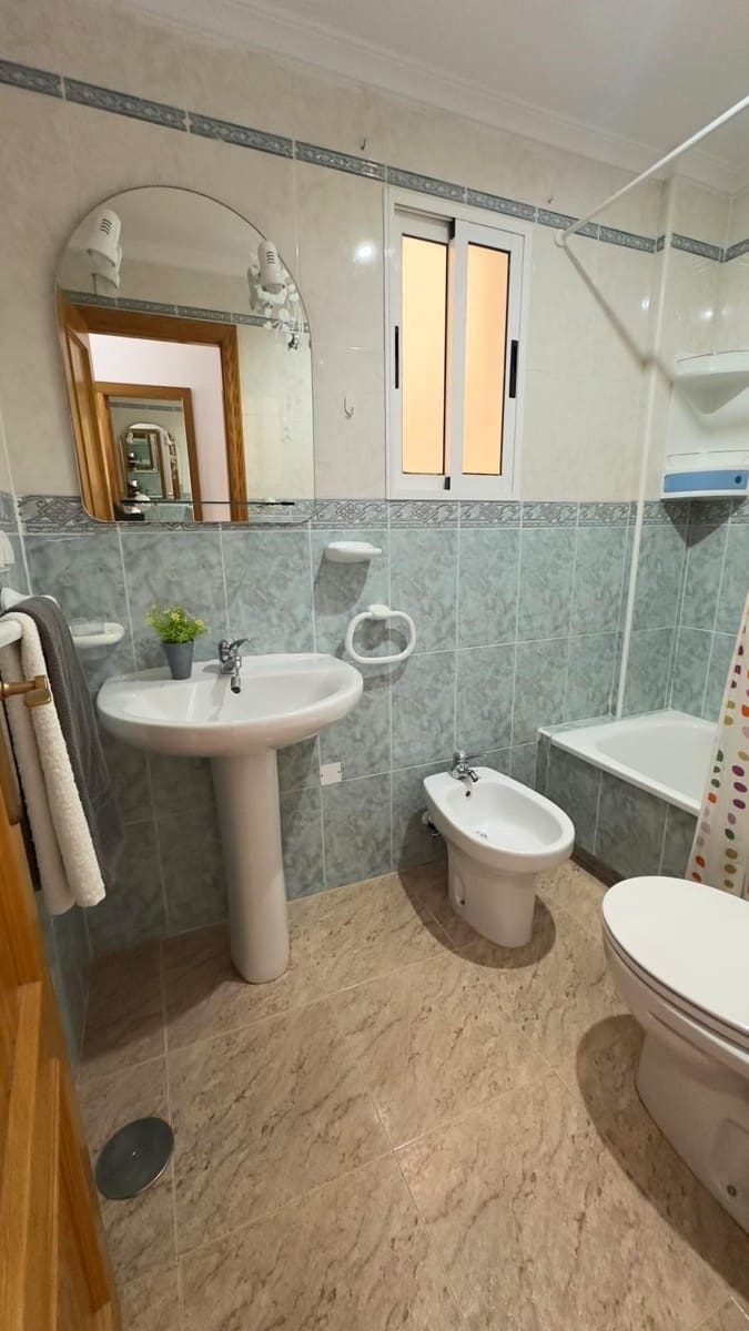 Appartement de 2 chambres à louer à Torrevieja avec garage - 850 € (Ref: 9411103)