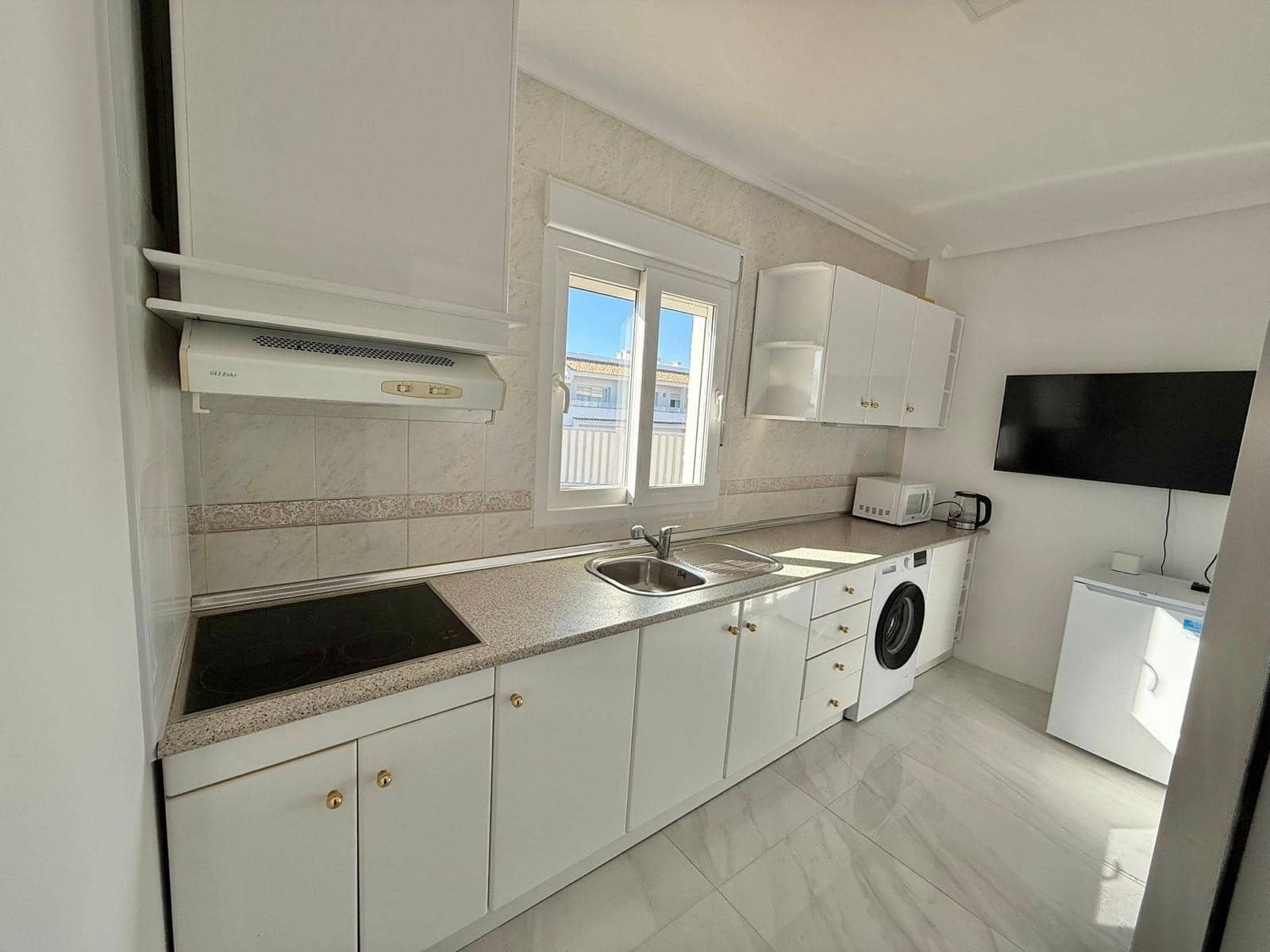 Bedrijf te huur in Lo Pepin - € 3.200 (Ref: 9411110)