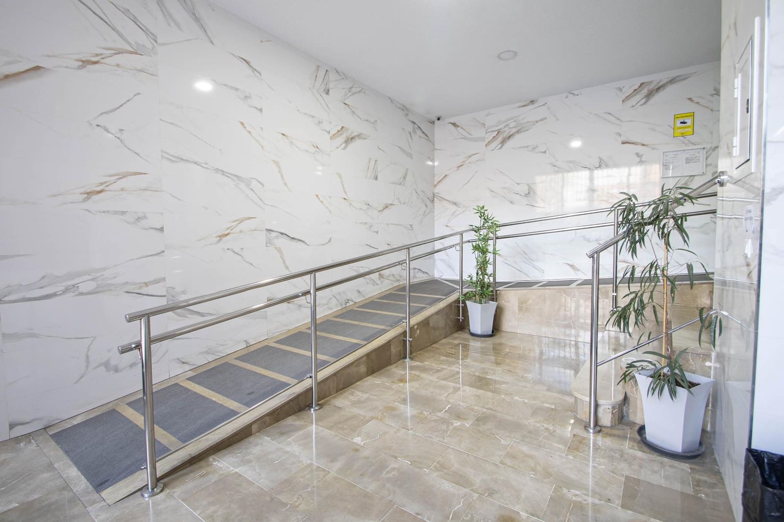 3 soveværelse Lejlighed til salg i Granada by med garage - € 240.000 (Ref: 9431590)