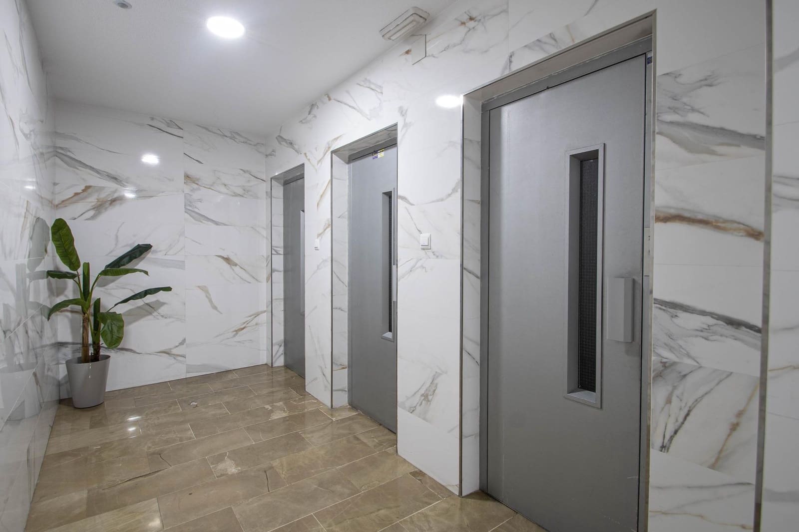 3 soveværelse Lejlighed til salg i Granada by med garage - € 240.000 (Ref: 9431590)