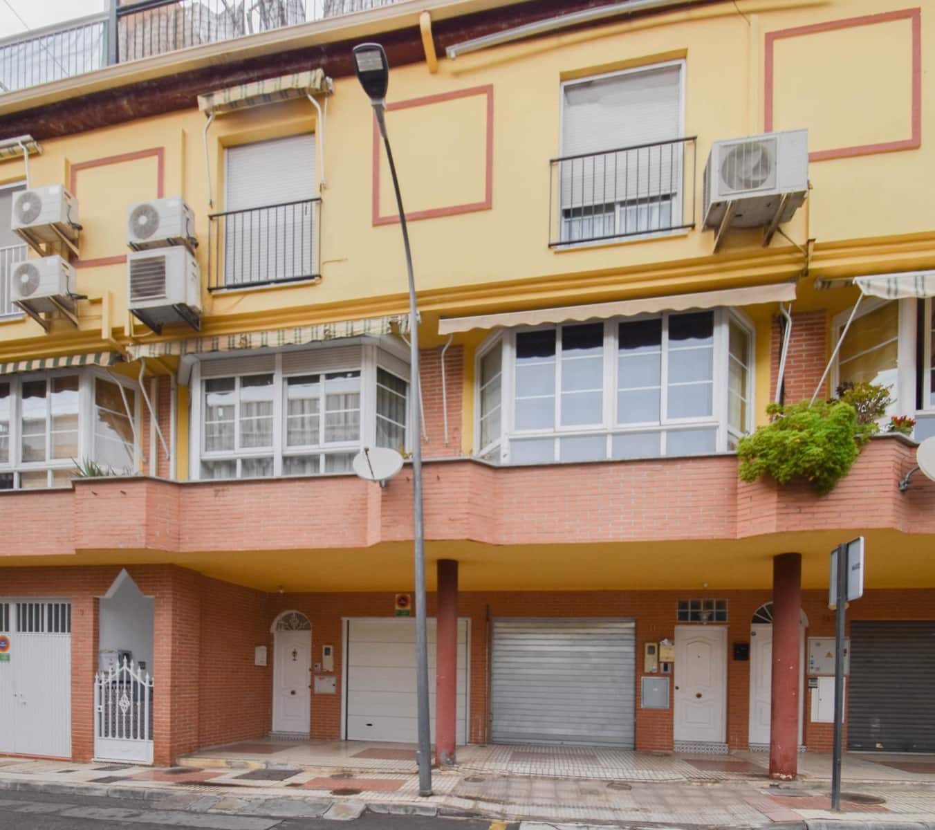 3 bedroom Terraced Villa for sale in Maracena with garage - € 278,000 (Ref: 9509047)