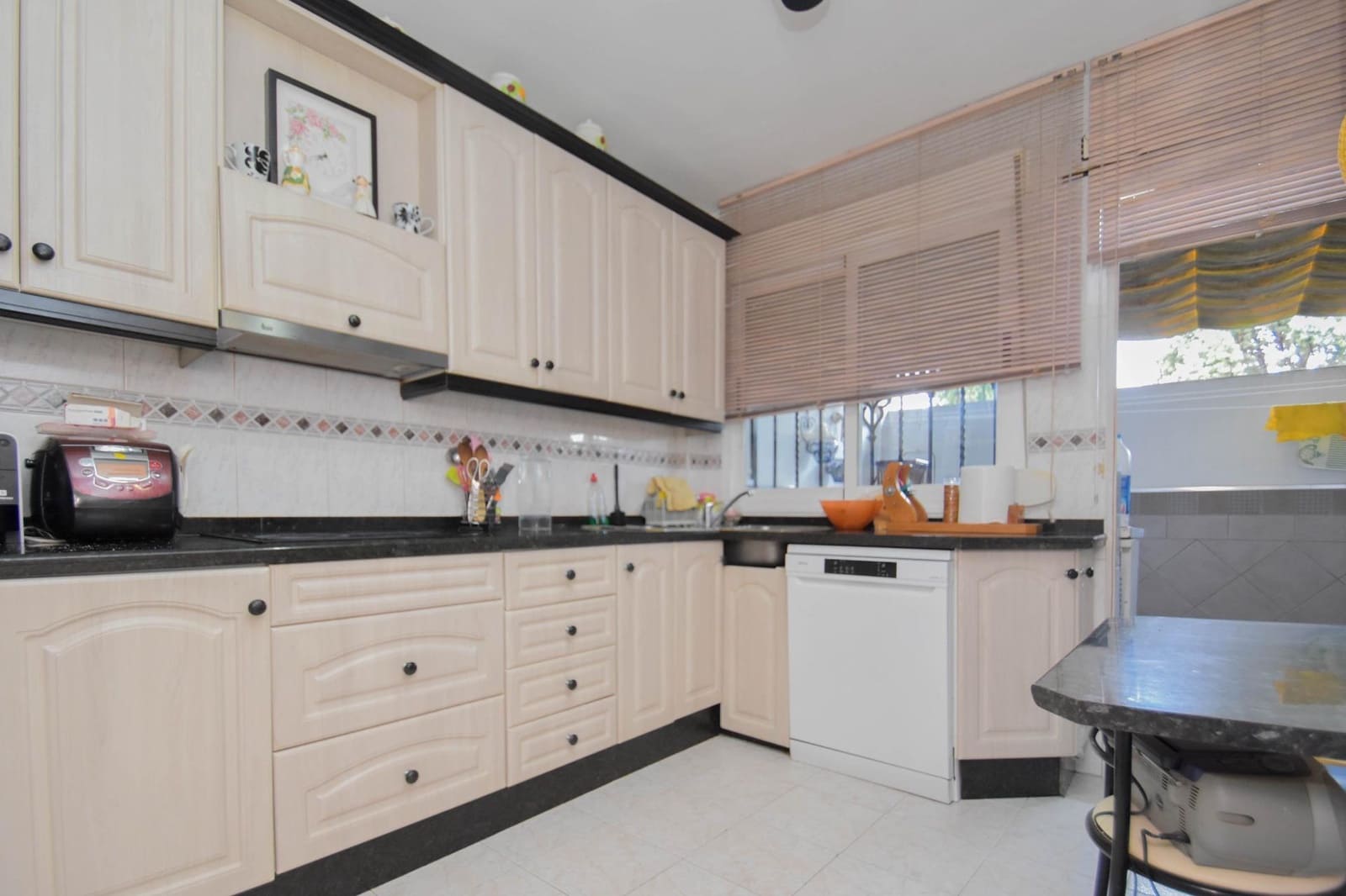 3 bedroom Terraced Villa for sale in Maracena with garage - € 278,000 (Ref: 9509047)