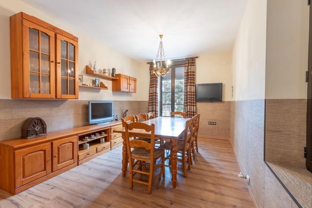 Chalet de 4 habitaciones en Alhendín en venta con garaje - 299.900 € (Ref: 9509050)