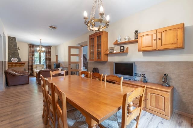 Chalet de 4 habitaciones en Alhendín en venta con garaje - 299.900 € (Ref: 9509050)