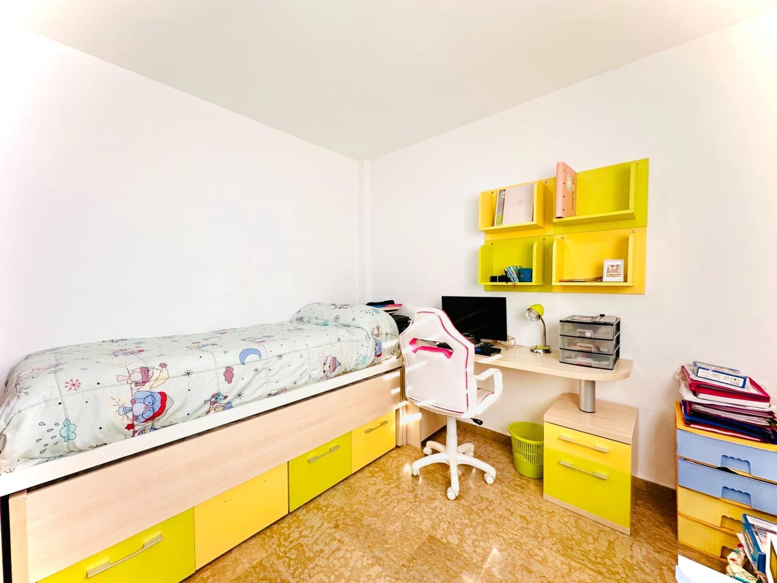 Chalet de 4 habitaciones en Santa Fe en venta con piscina - 384.900 € (Ref: 9509051)