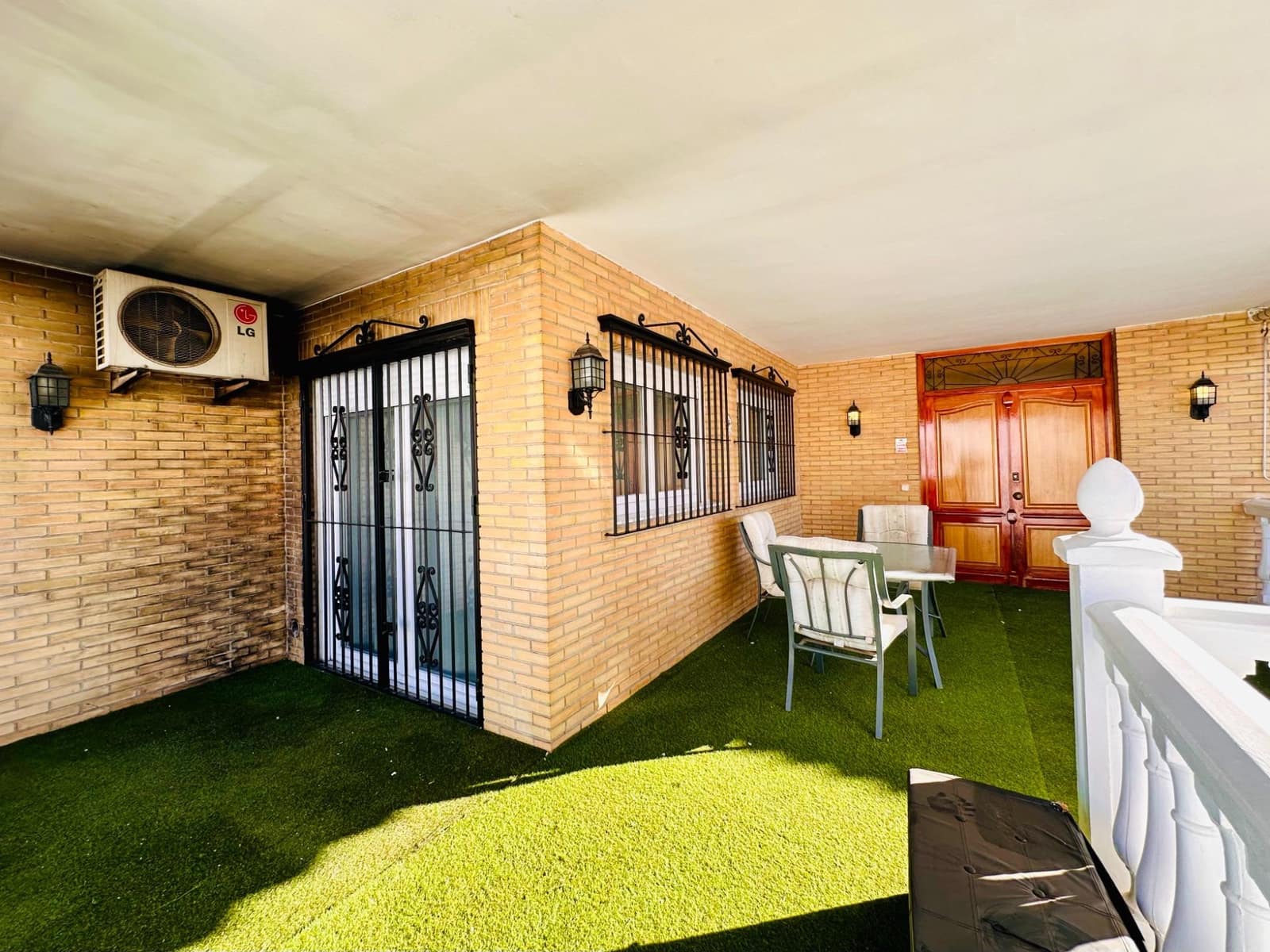 Chalet de 4 habitaciones en Santa Fe en venta con piscina - 384.900 € (Ref: 9509051)