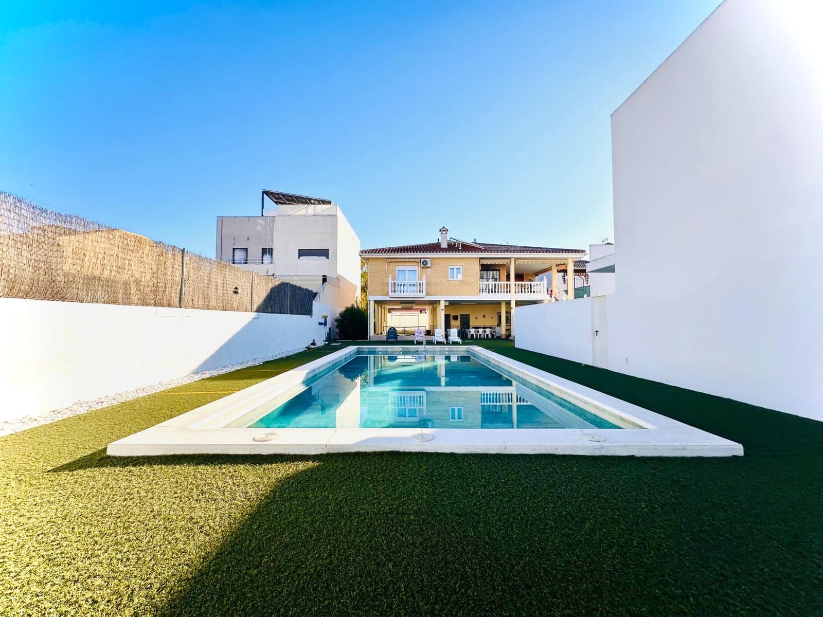 Chalet de 4 habitaciones en Santa Fe en venta con piscina - 384.900 € (Ref: 9509051)