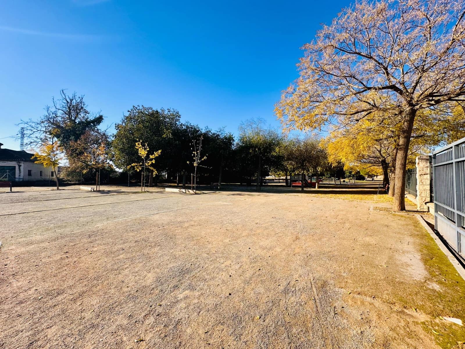 Chalet de 4 habitaciones en Santa Fe en venta con piscina - 384.900 € (Ref: 9509051)