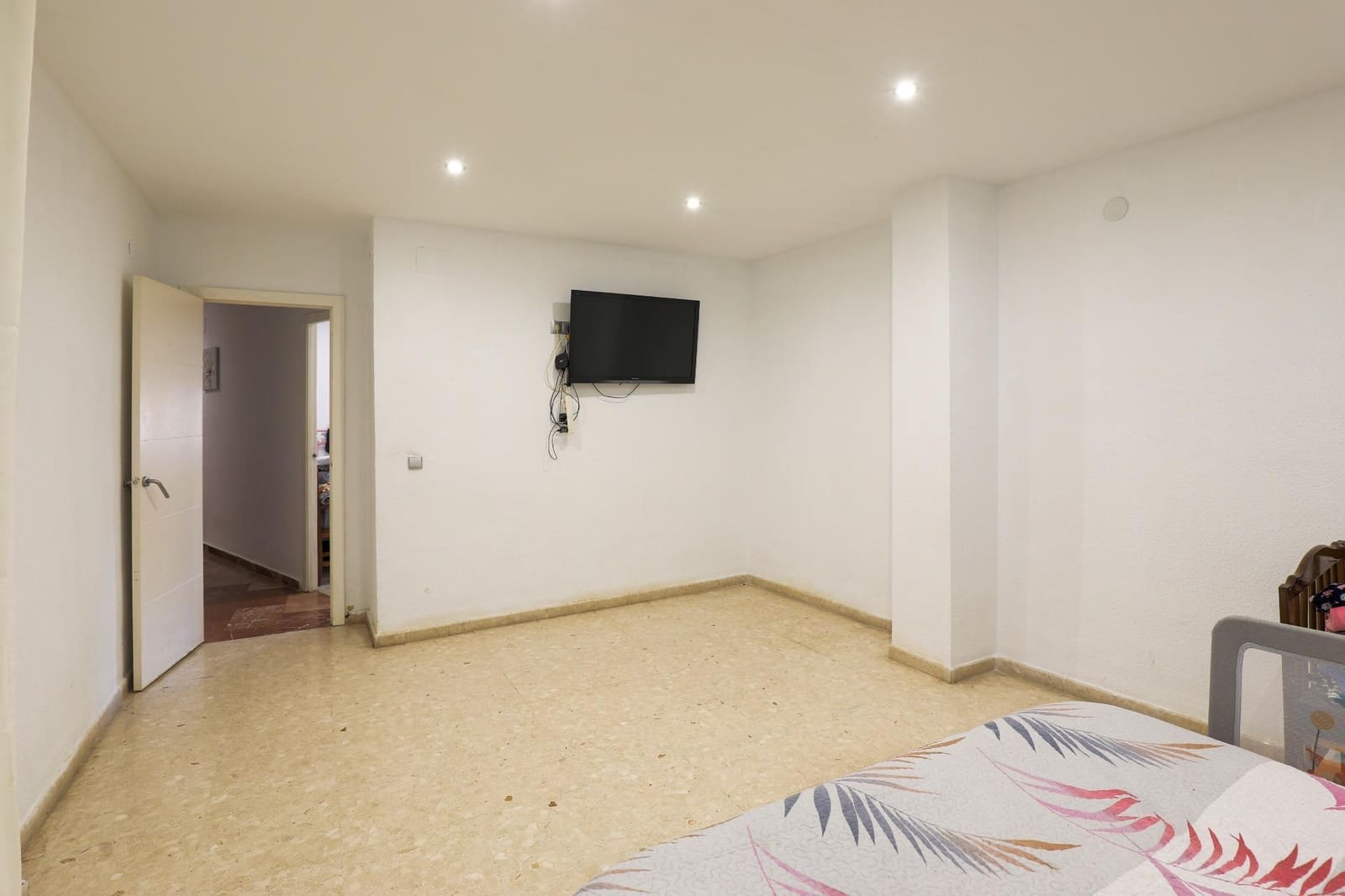 4 bedroom Flat for sale in Durcal - € 138,000 (Ref: 9509052)