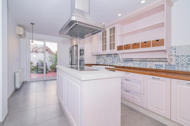 3 camera da letto Villetta a Schiera in vendita in Granada città con garage - 549.000 € (Rif: 9509056)