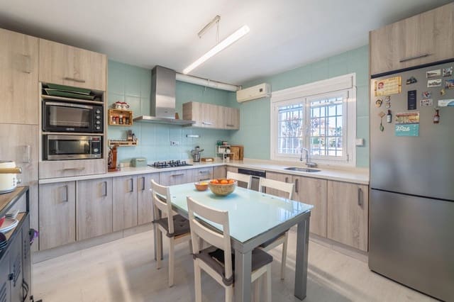 4 soverom Rekkehus til salgs i Ogíjares med svømmebasseng garasje - € 319 000 (Ref: 9533847)