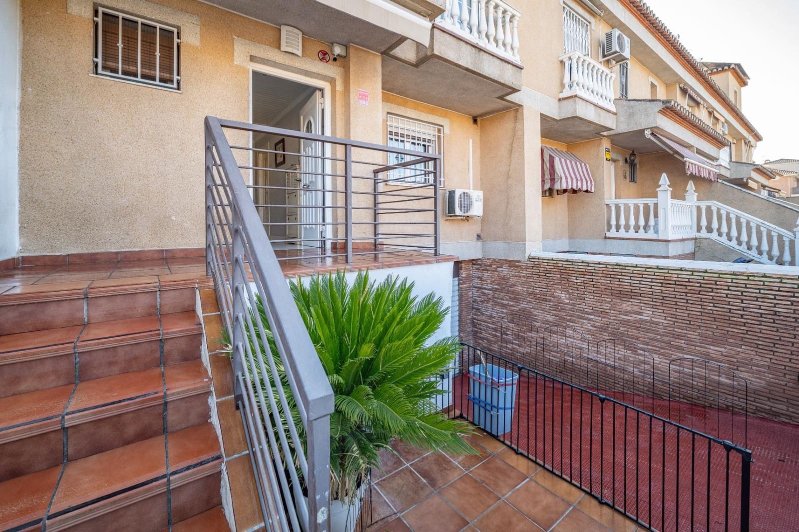 4 soverom Rekkehus til salgs i Ogijares med svømmebasseng garasje - € 319 000 (Ref: 9533847)