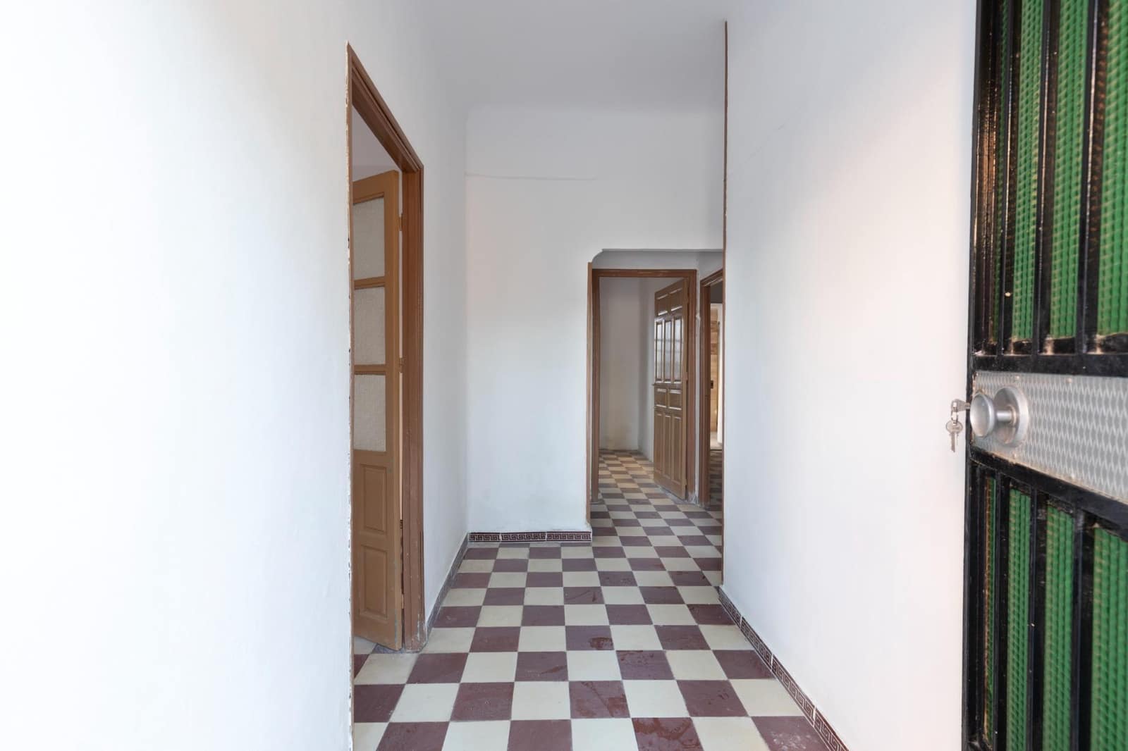 3 makuuhuone Omakotitalo myytävänä paikassa Alhendin mukana 
autotalli - 129 900 € (Ref: 9533849)