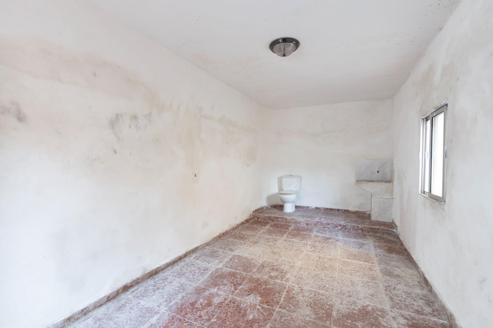 3 makuuhuone Omakotitalo myytävänä paikassa Alhendin mukana 
autotalli - 129 900 € (Ref: 9533849)