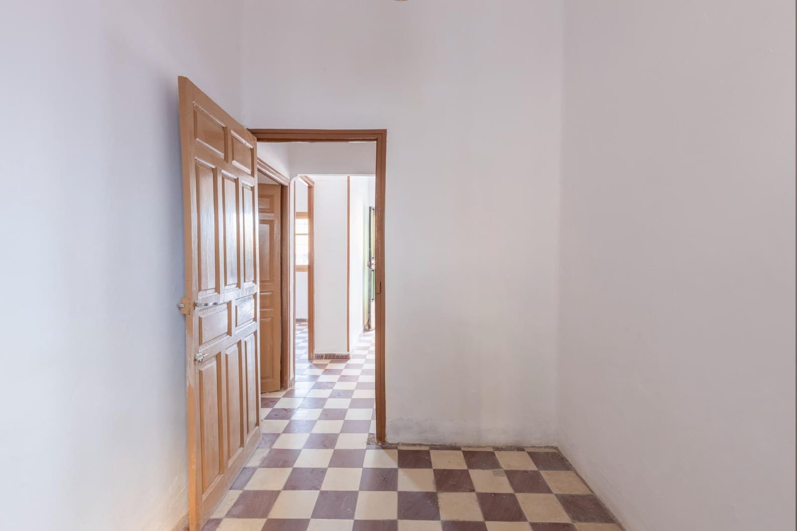 3 makuuhuone Omakotitalo myytävänä paikassa Alhendin mukana 
autotalli - 129 900 € (Ref: 9533849)