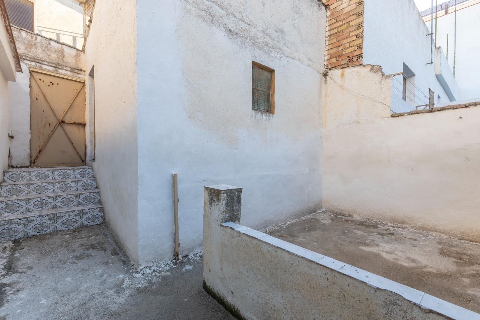 3 makuuhuone Omakotitalo myytävänä paikassa Alhendin mukana 
autotalli - 129 900 € (Ref: 9533849)