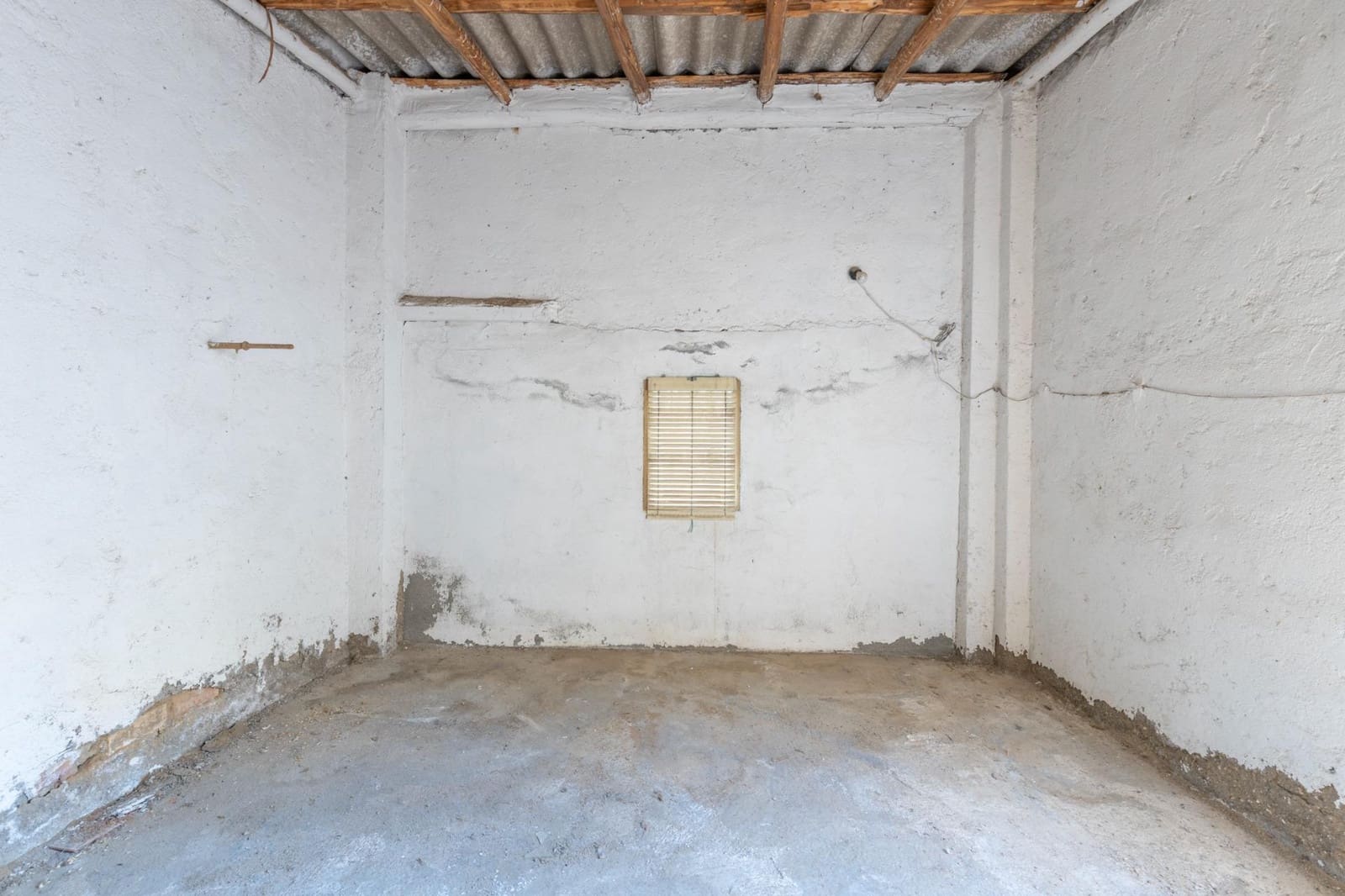 3 makuuhuone Omakotitalo myytävänä paikassa Alhendin mukana 
autotalli - 129 900 € (Ref: 9533849)