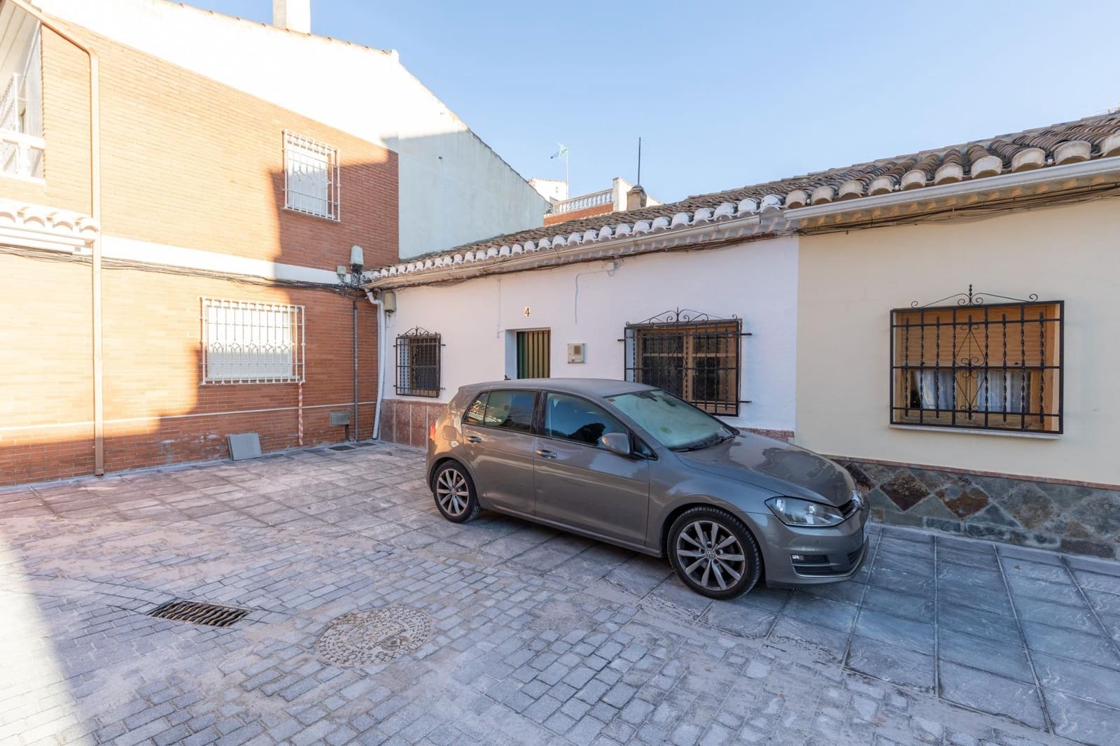 3 makuuhuone Omakotitalo myytävänä paikassa Alhendin mukana 
autotalli - 129 900 € (Ref: 9533849)