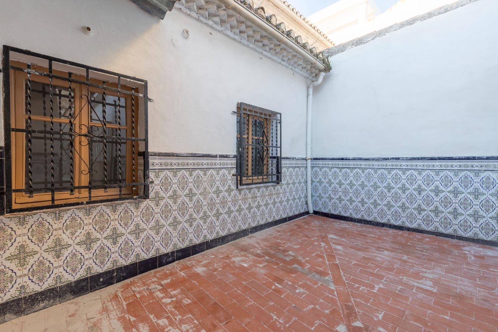 3 makuuhuone Omakotitalo myytävänä paikassa Alhendin mukana 
autotalli - 129 900 € (Ref: 9533849)