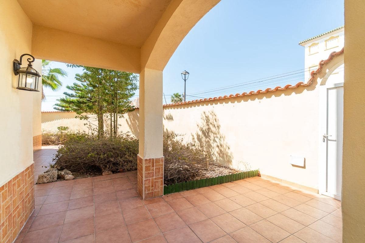 4 camera da letto Villa in vendita in Torrevieja con piscina garage - 859.000 € (Rif: 9586629)