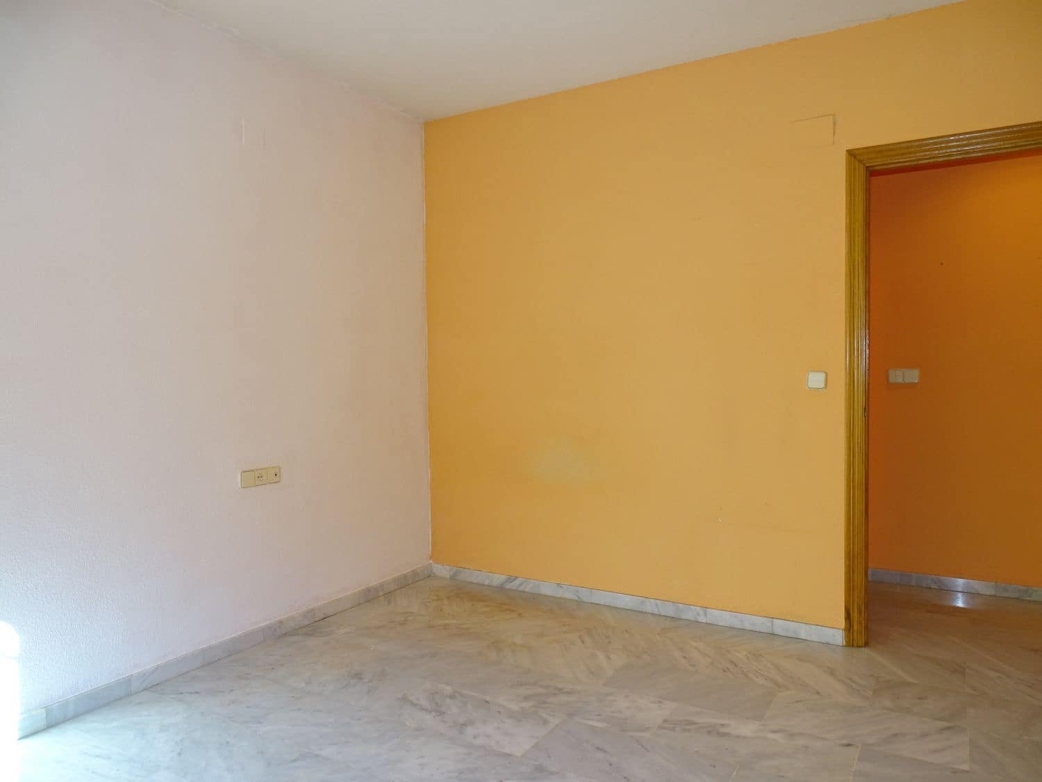 4 bedroom Flat for sale in Granada city with garage - € 245,000 (Ref: 9611643)