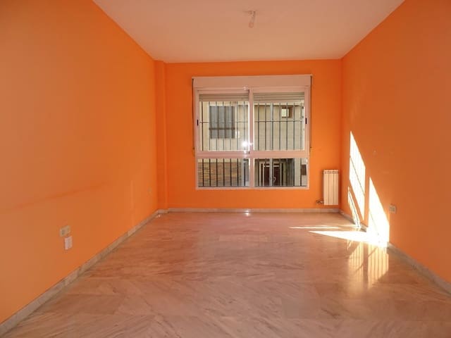 4 bedroom Flat for sale in Granada city with garage - € 245,000 (Ref: 9611643)