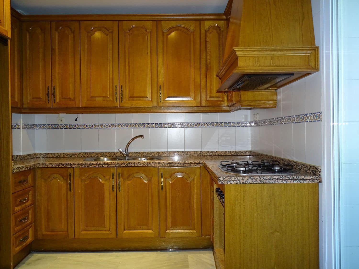 4 bedroom Flat for sale in Granada city with garage - € 245,000 (Ref: 9611643)