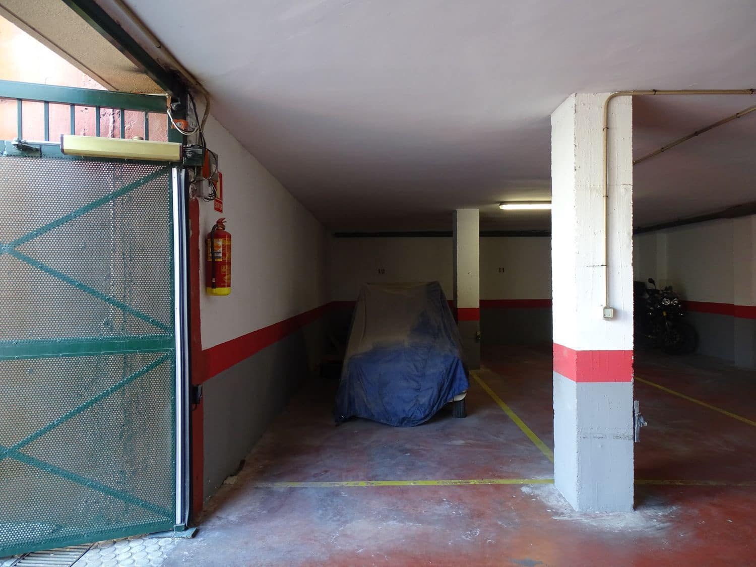 4 bedroom Flat for sale in Granada city with garage - € 245,000 (Ref: 9611643)