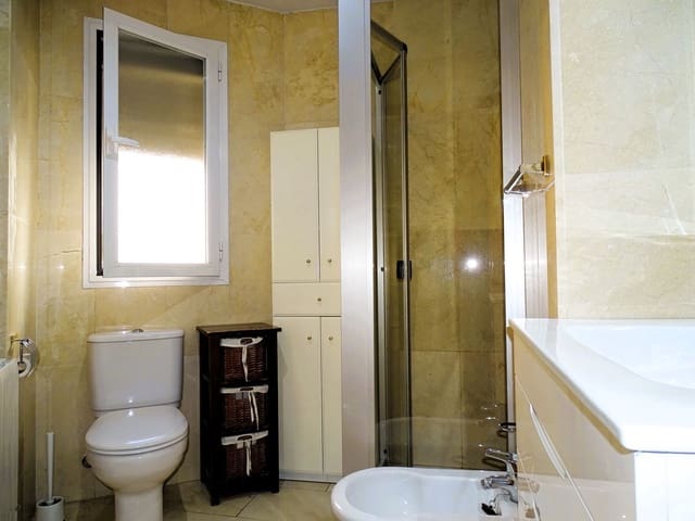 3 bedroom Flat for sale in Granada city - € 389,000 (Ref: 9611644)