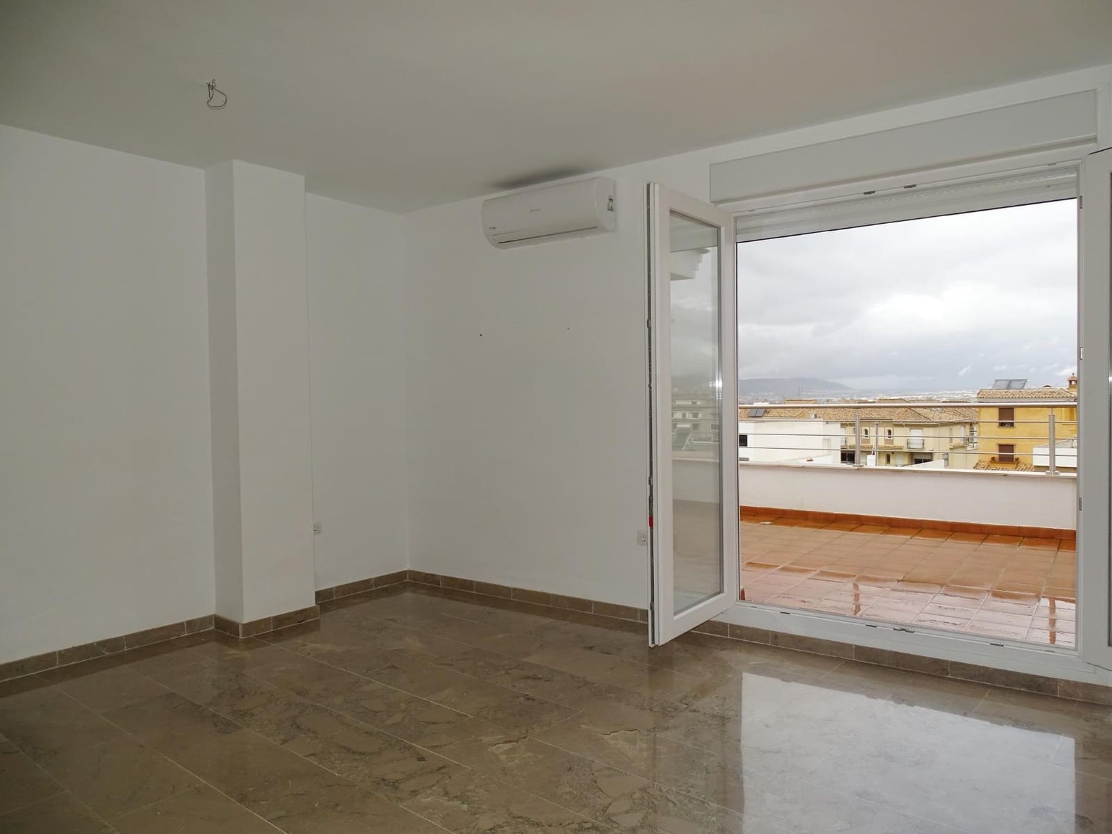 1 bedroom Penthouse for sale in Churriana de la Vega with garage - € 160,000 (Ref: 9611647)
