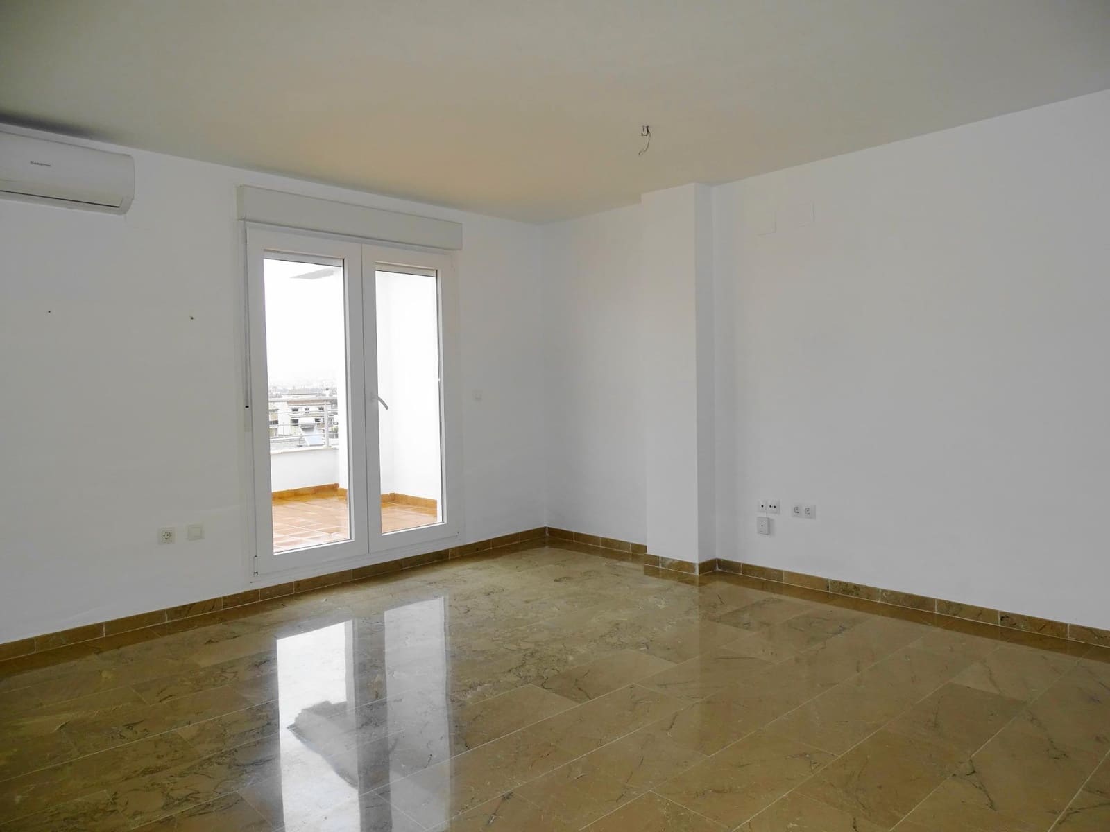 1 bedroom Penthouse for sale in Churriana de la Vega with garage - € 160,000 (Ref: 9611647)
