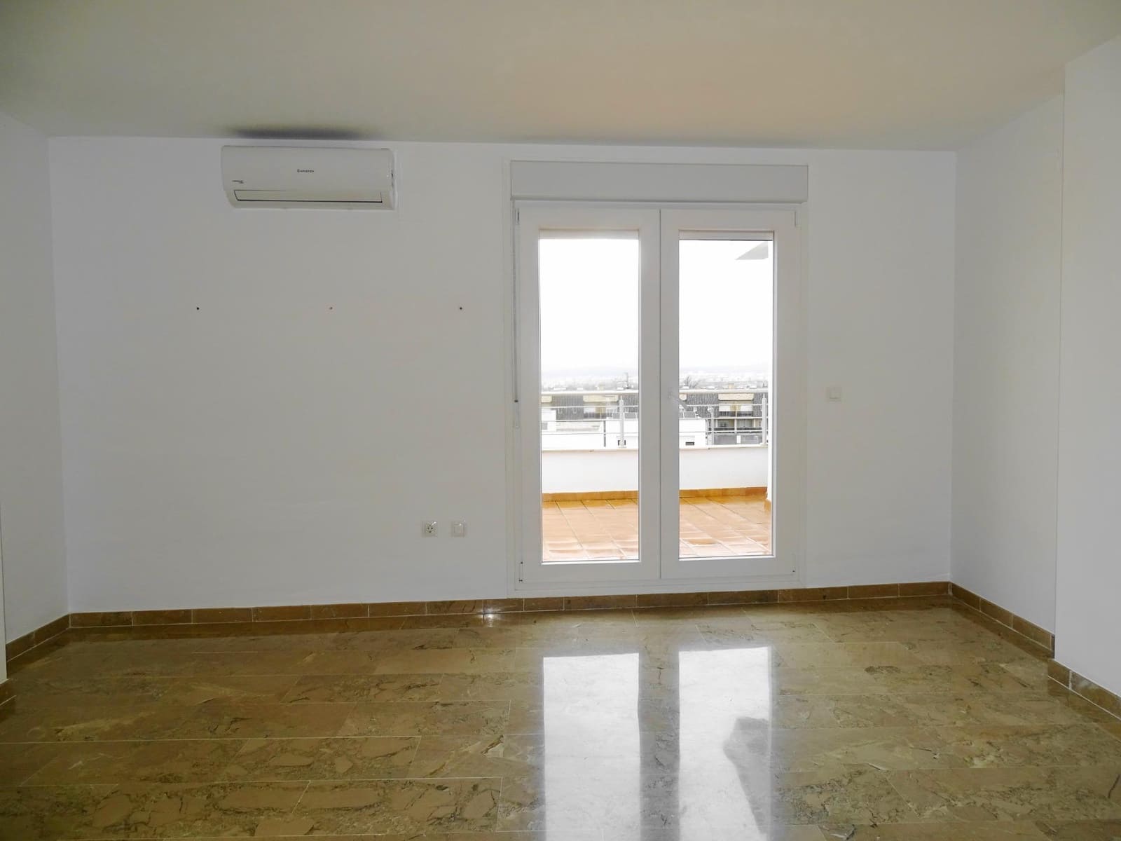 1 bedroom Penthouse for sale in Churriana de la Vega with garage - € 160,000 (Ref: 9611647)