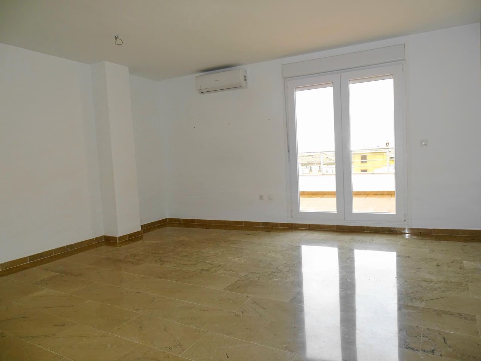 1 bedroom Penthouse for sale in Churriana de la Vega with garage - € 160,000 (Ref: 9611647)