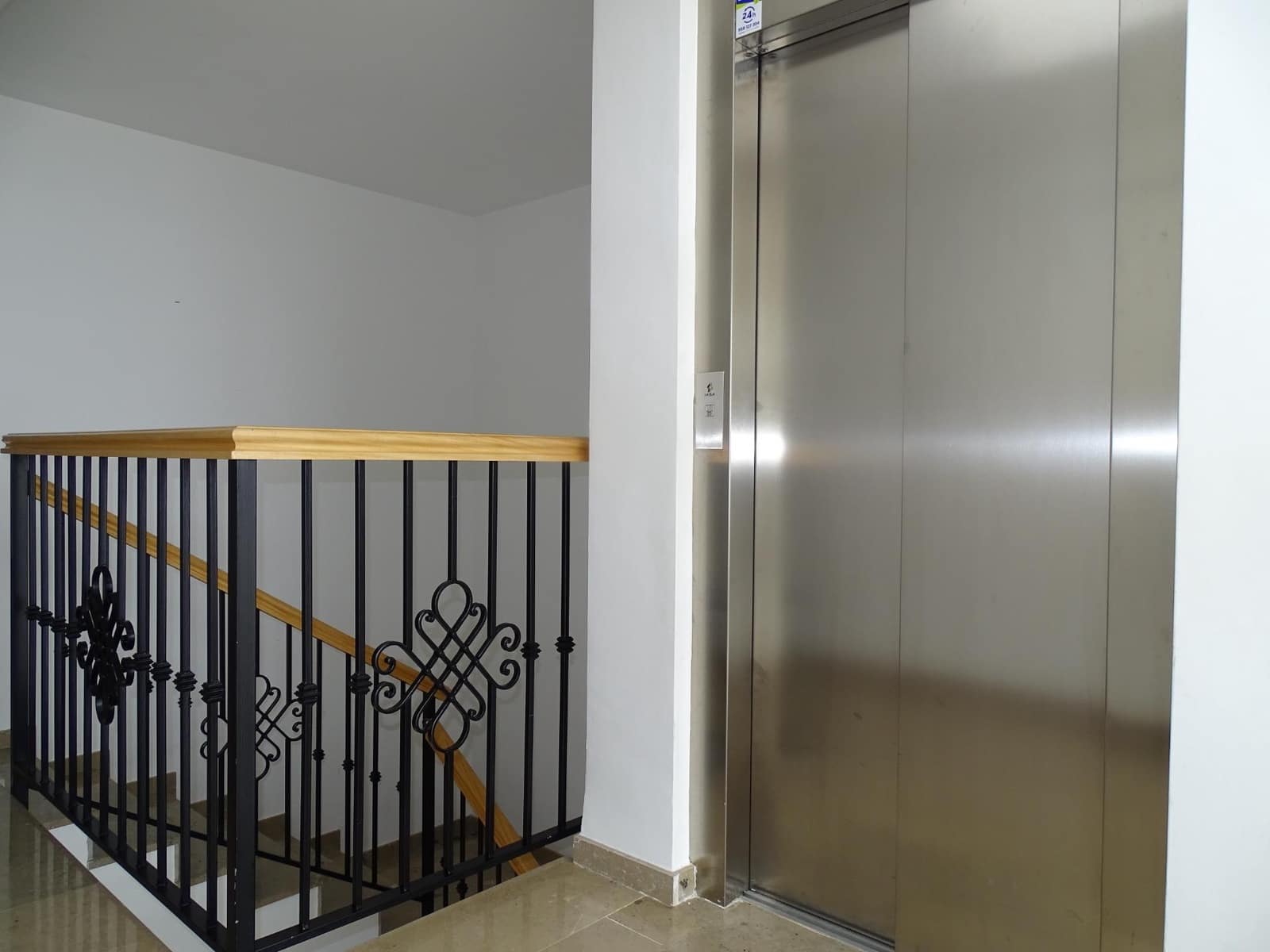 1 bedroom Penthouse for sale in Churriana de la Vega with garage - € 160,000 (Ref: 9611647)