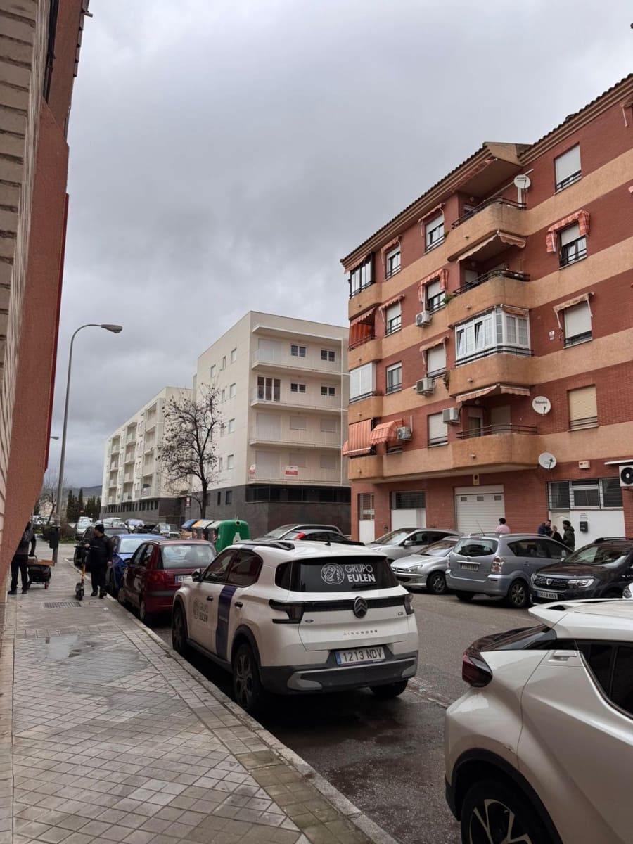 Commercial for sale in Granada city - € 60,000 (Ref: 9611650)