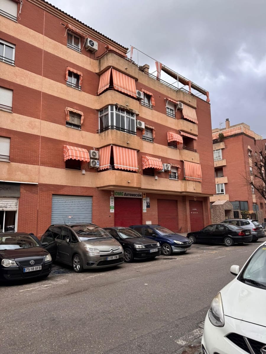 Commercial for sale in Granada city - € 60,000 (Ref: 9611650)