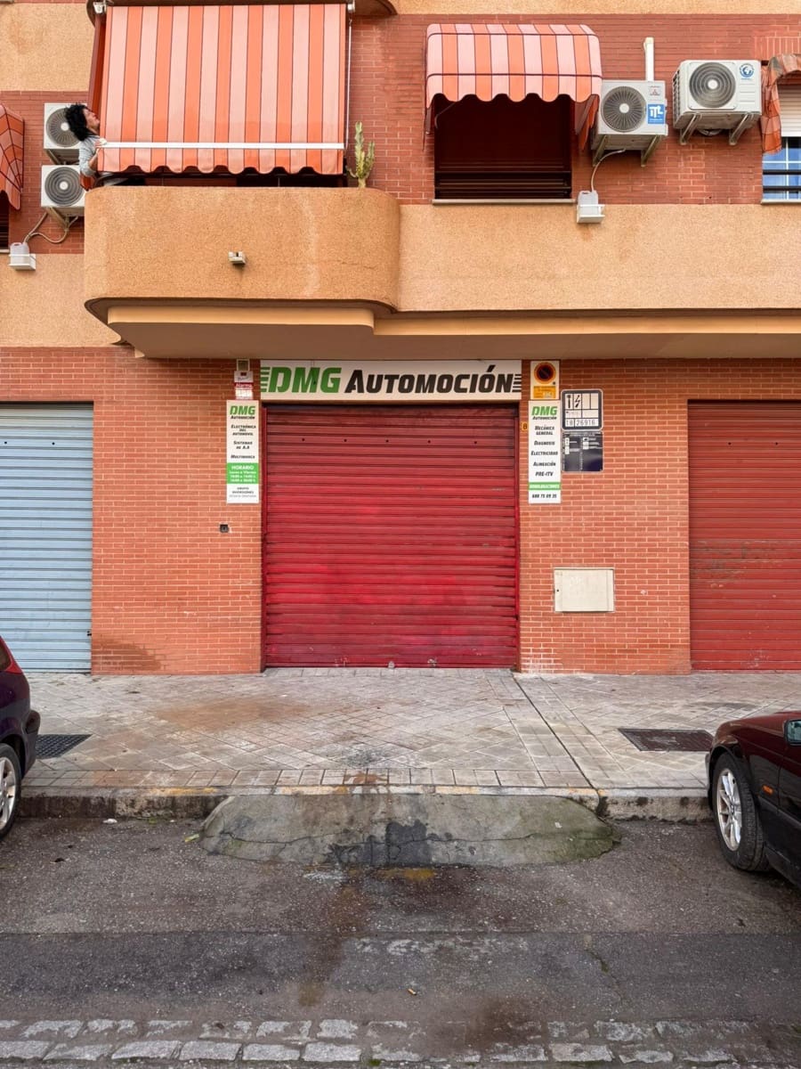 Commercial for sale in Granada city - € 60,000 (Ref: 9611650)