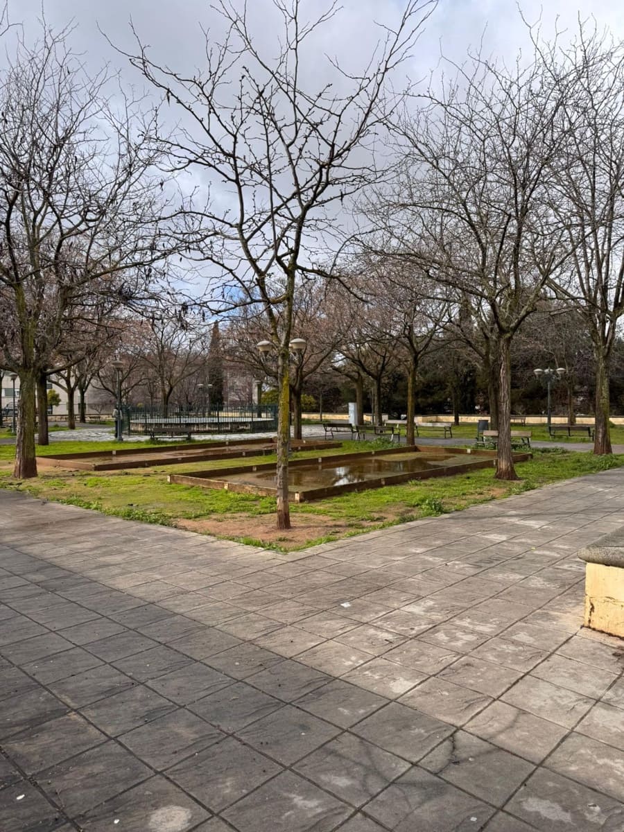 Commercial for sale in Granada city - € 60,000 (Ref: 9611650)