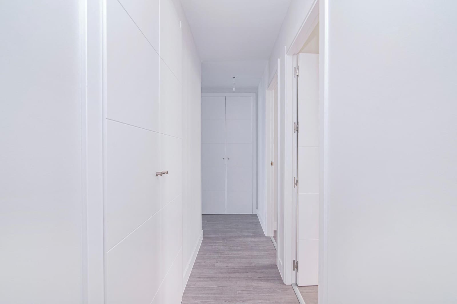 4 bedroom Flat for sale in Granada city with pool garage - € 395,000 (Ref: 9611651)