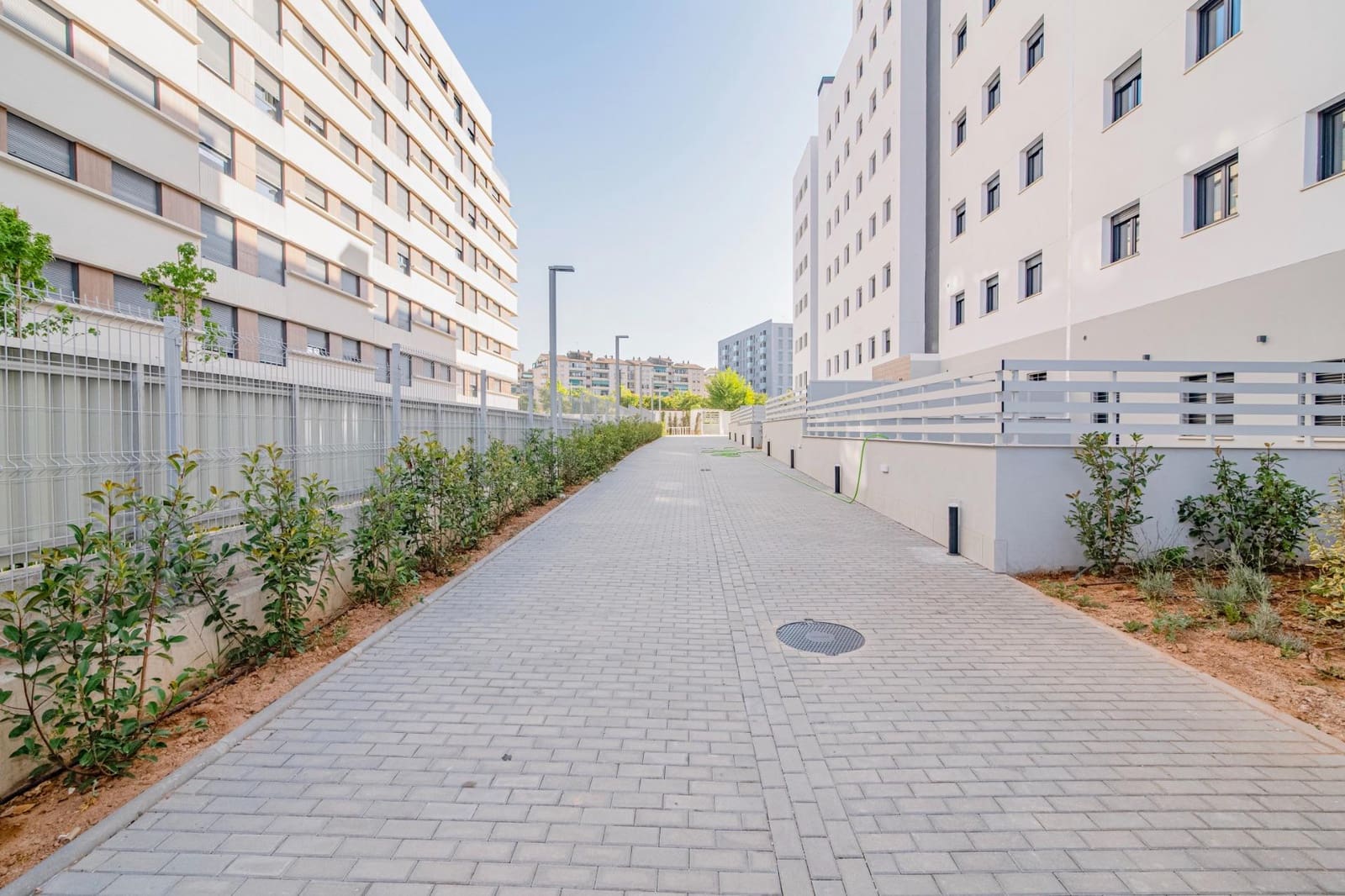 4 bedroom Flat for sale in Granada city with pool garage - € 395,000 (Ref: 9611651)