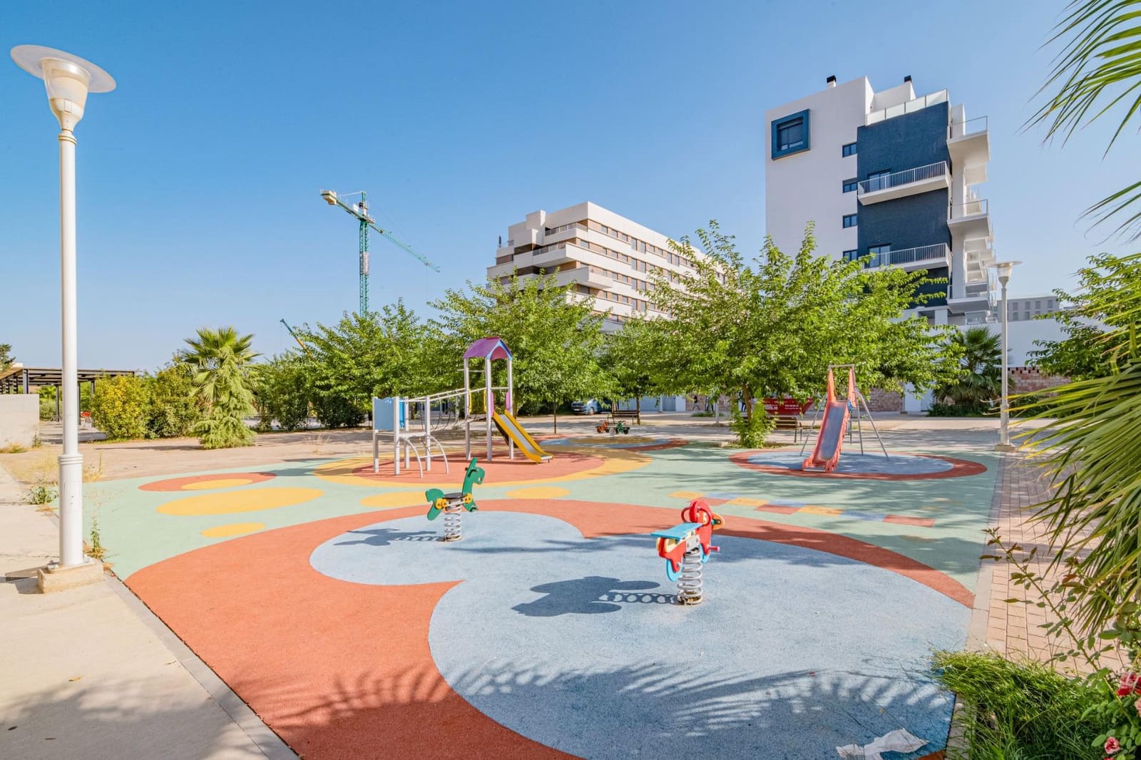 4 bedroom Flat for sale in Granada city with pool garage - € 395,000 (Ref: 9611651)