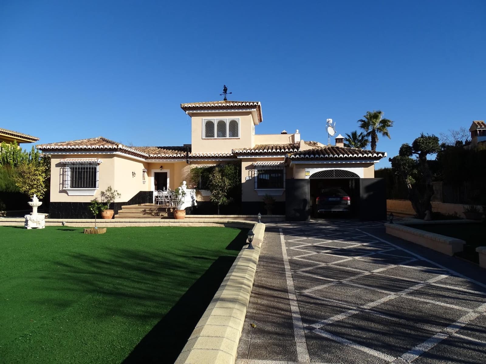 5 slaapkamer Villa te koop in Atarfe met zwembad garage - € 450.000 (Ref: 9637718)