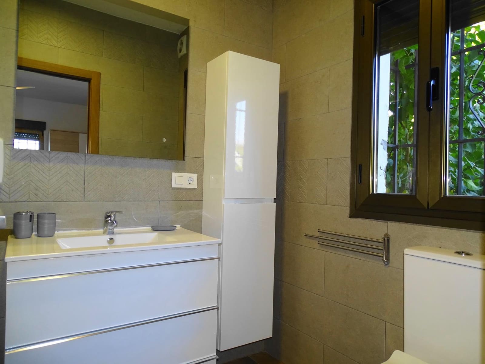 5 slaapkamer Villa te koop in Atarfe met zwembad garage - € 450.000 (Ref: 9637718)