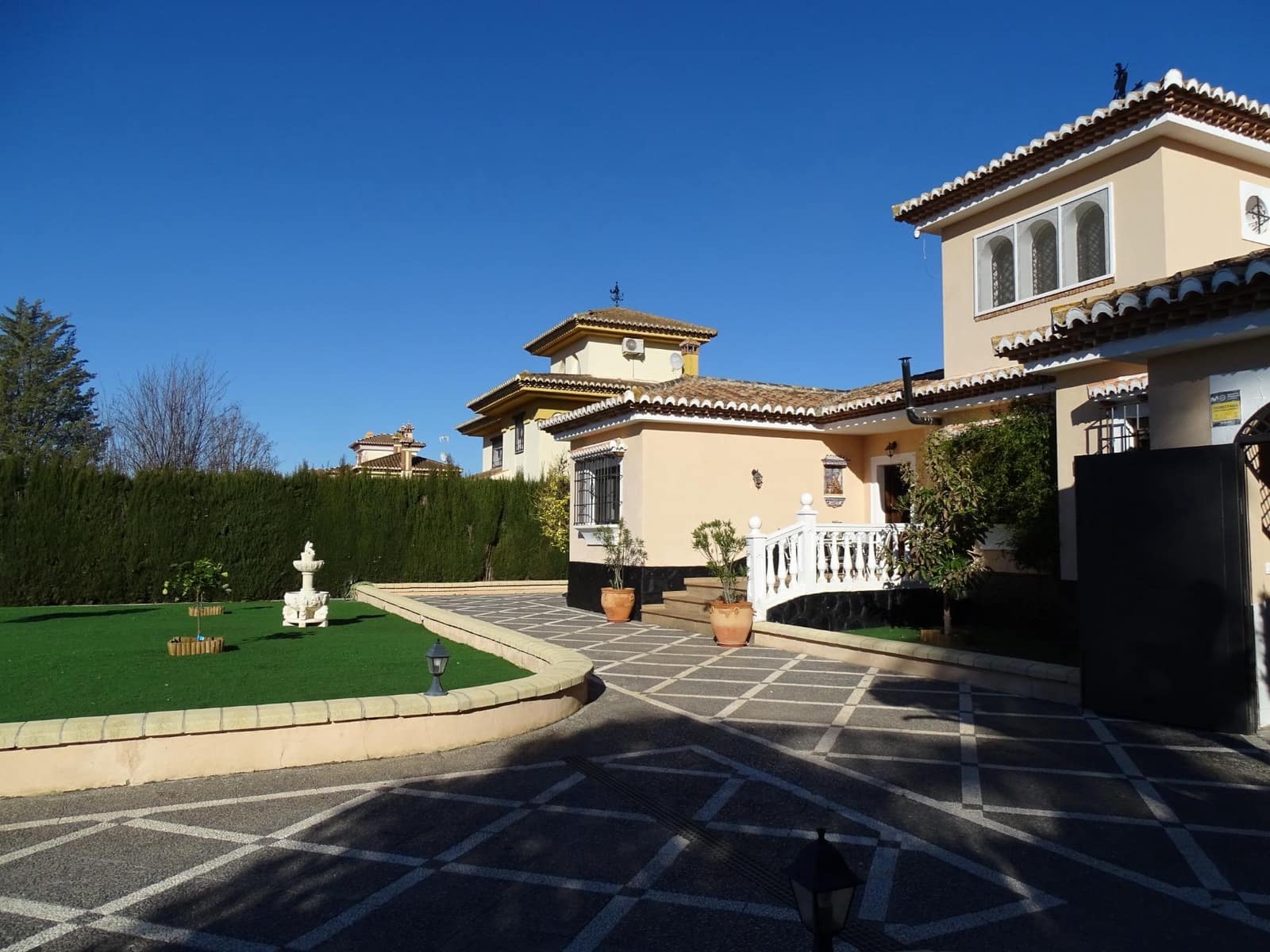 5 slaapkamer Villa te koop in Atarfe met zwembad garage - € 450.000 (Ref: 9637718)