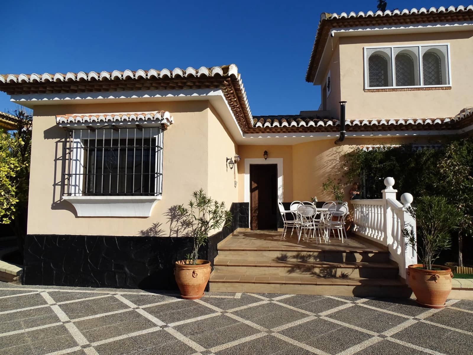 5 slaapkamer Villa te koop in Atarfe met zwembad garage - € 450.000 (Ref: 9637718)