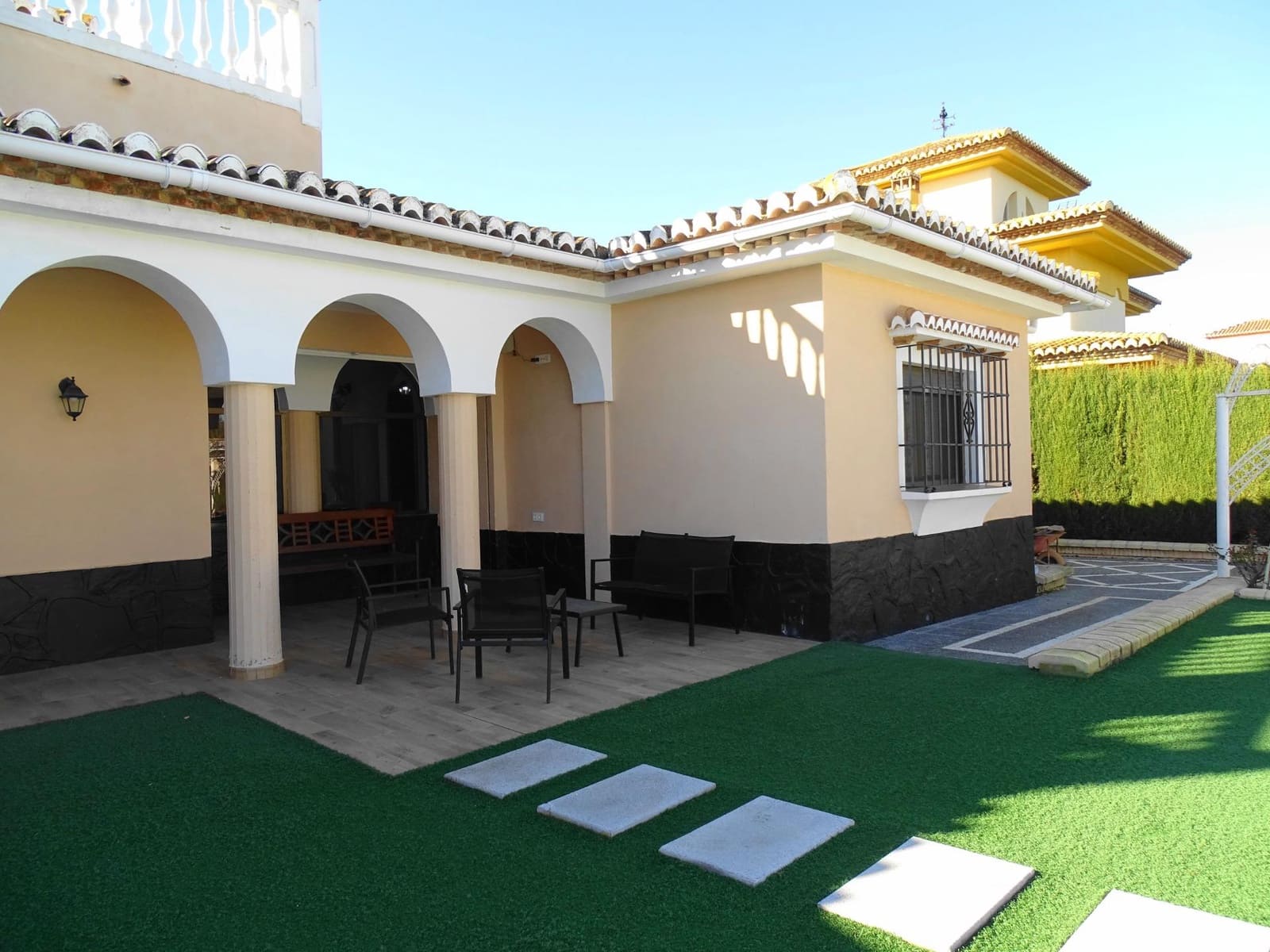 5 slaapkamer Villa te koop in Atarfe met zwembad garage - € 450.000 (Ref: 9637718)