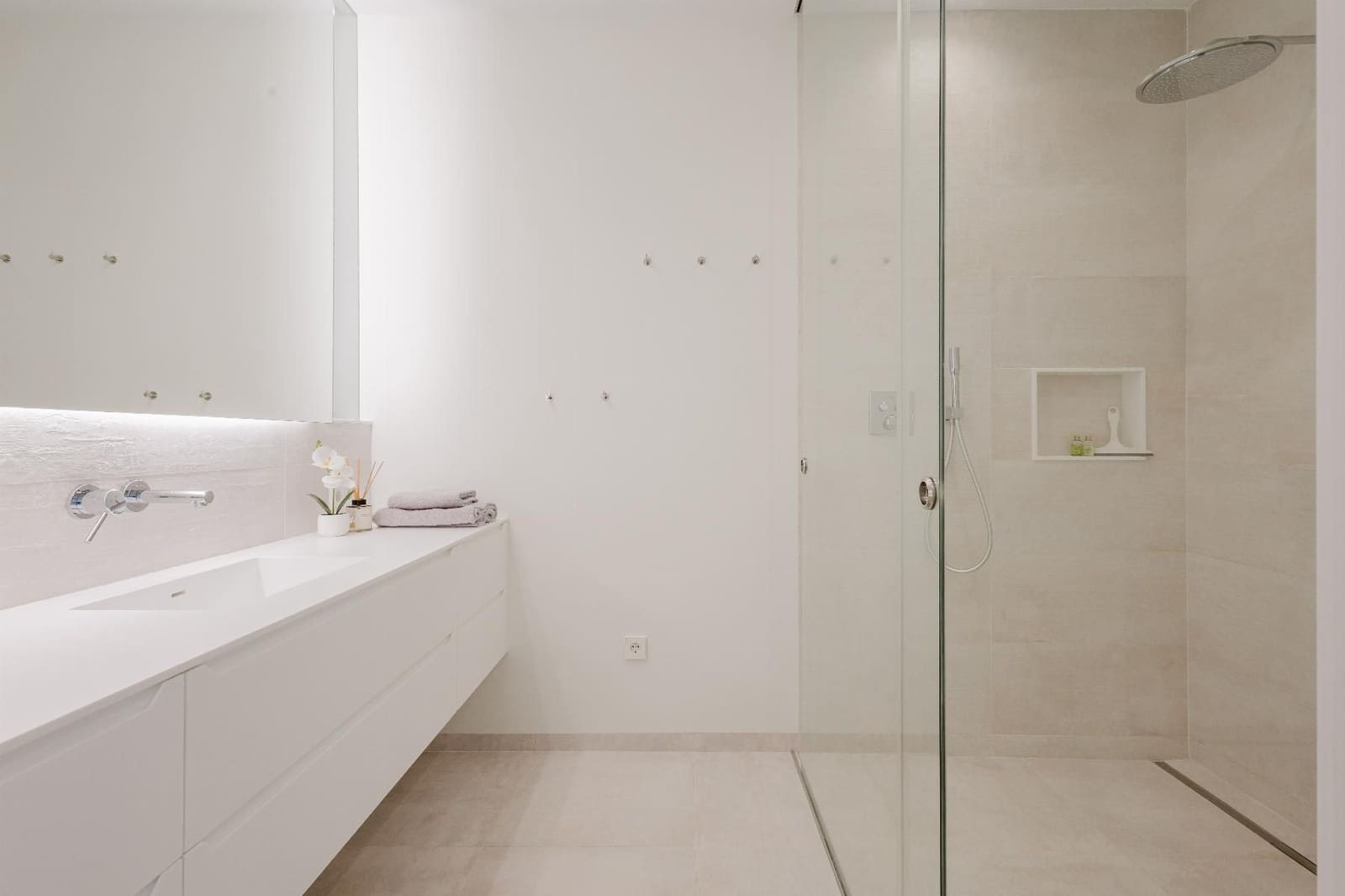 5 quarto Moradia para venda em Las Colinas Golf com piscina garagem - 2 700 000 € (Ref: 9674352)