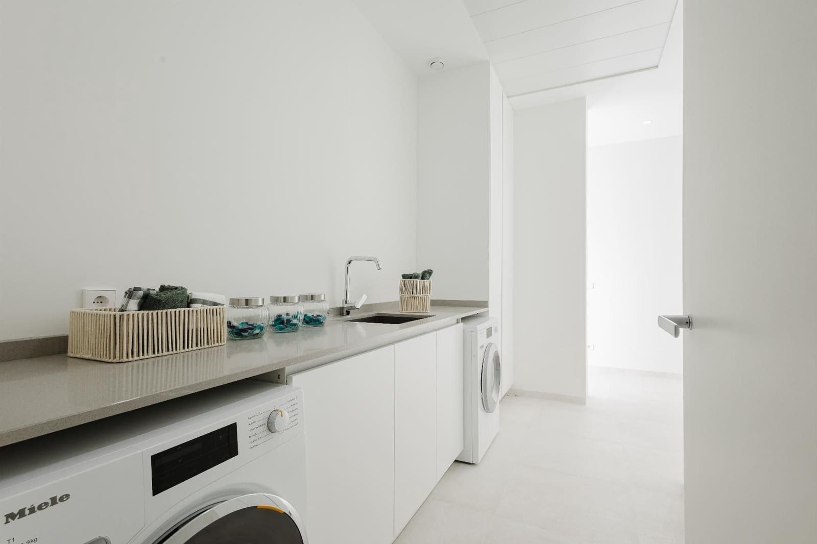 5 quarto Moradia para venda em Las Colinas Golf com piscina garagem - 2 700 000 € (Ref: 9674352)